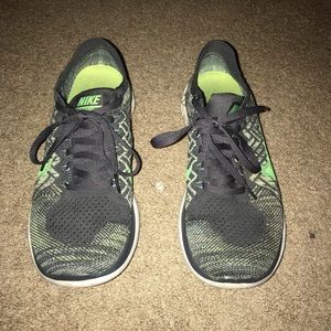 Women’s Nike Free Flyknits Size 9.5